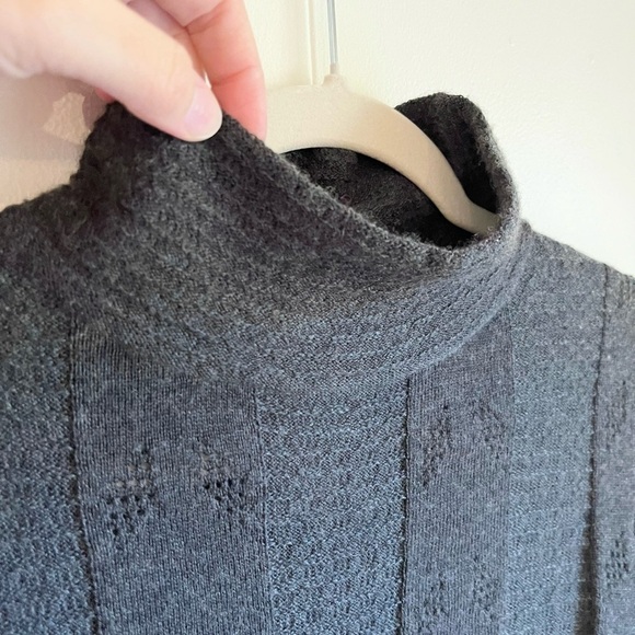 Neiman Marcus Grey Mock Neck Lace Knit Merino Wool Cashmere Silk Sweater Sz Med - Picture 2 of 8